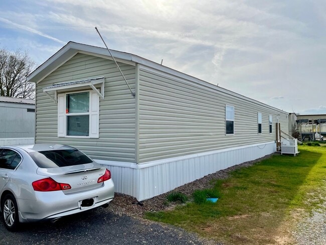 Building Photo - Spacious 2020 Clayton Home Awaits You just...