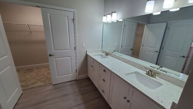 Building Photo - NEW 4/3.5/2 Venetian Bay Home