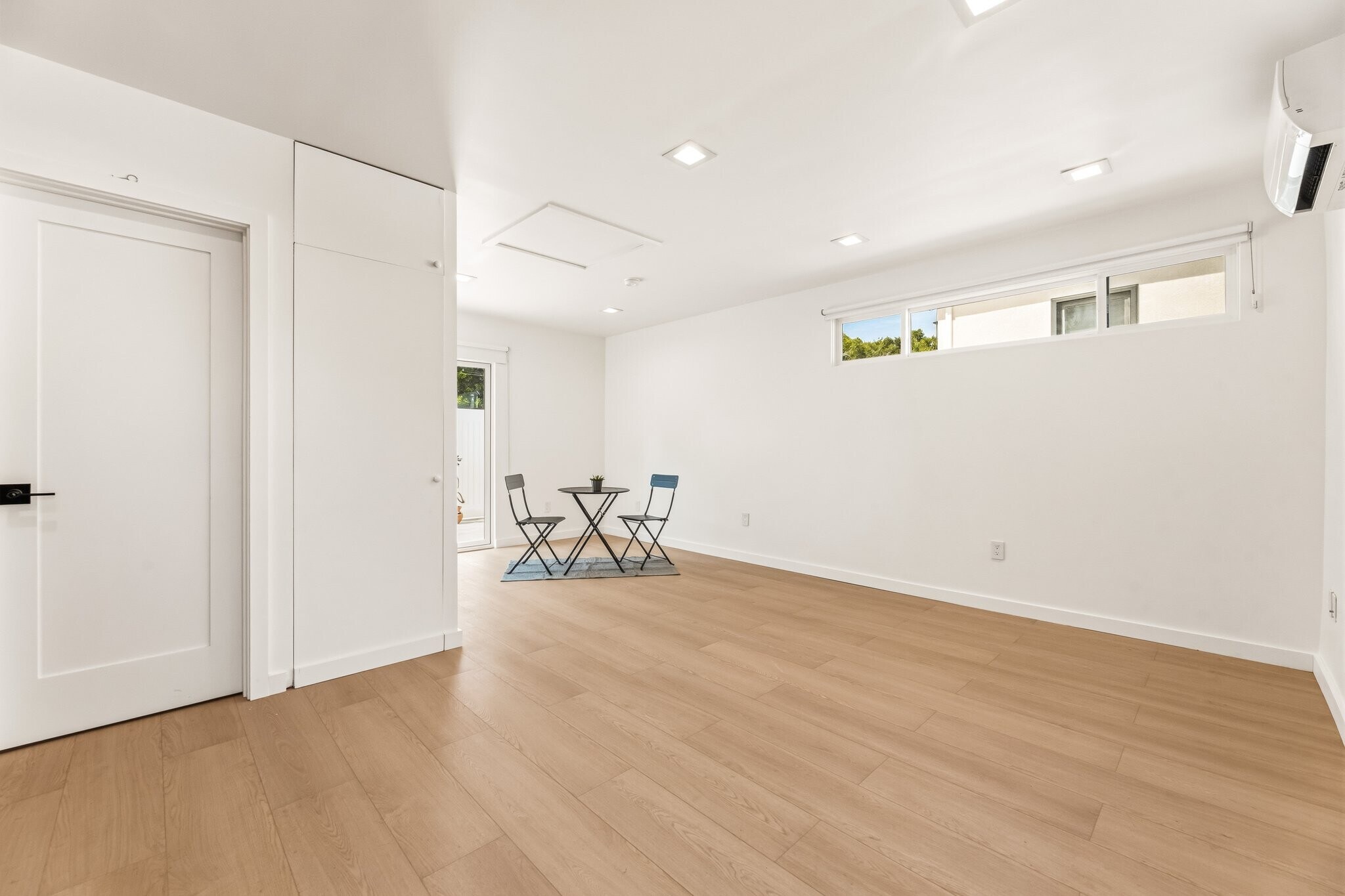 Building Photo - 6470 W 85th Pl