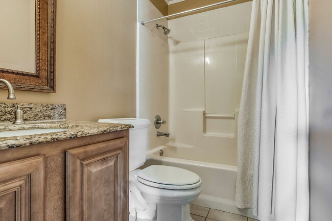 Building Photo - Welcome to your dream home! This stunning 4-bedroom, 3-bathroom residence is perfectly situated n...