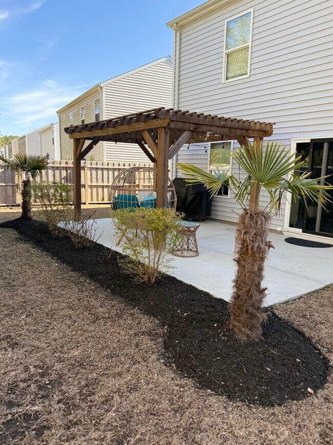 Building Photo - 9339 Vineyard Grove Ln NE