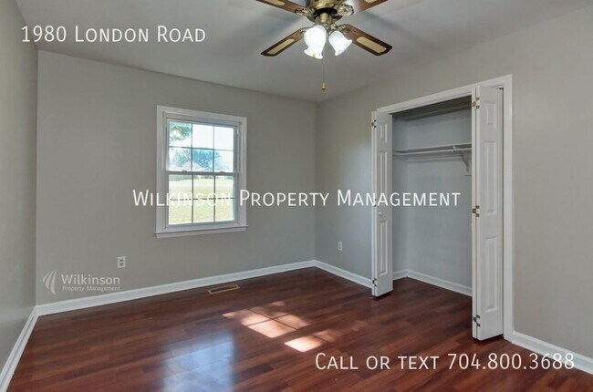 Building Photo - 3 Bedrooms, 2 Baths Ranch In Mooresville Q...