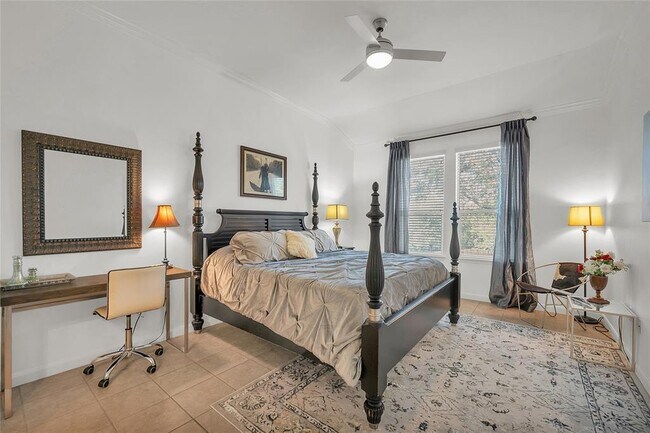 Building Photo - 520 S Meadowlark St