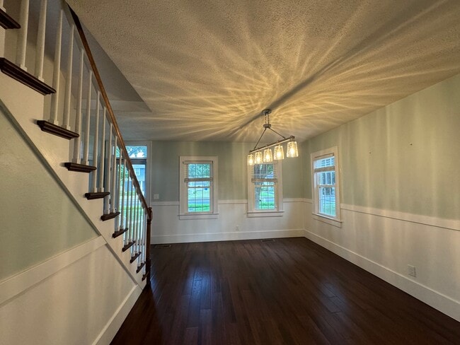 Building Photo - 129 Laurel Rd