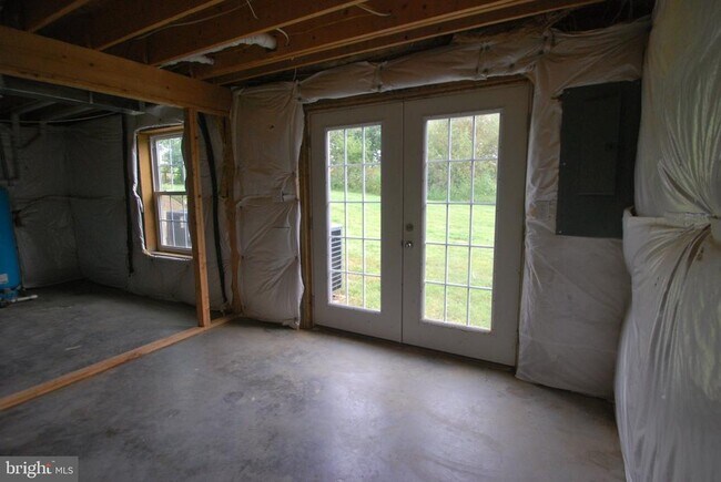 Building Photo - 10266 Hume Rd