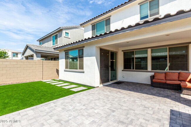 Building Photo - 10029 E Tahoe Ave