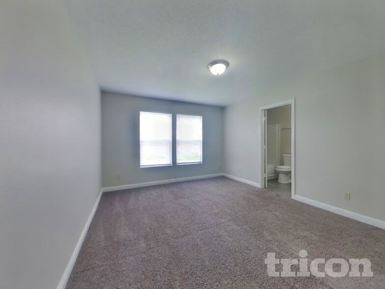 Building Photo - 8538 Bluff Point Dr