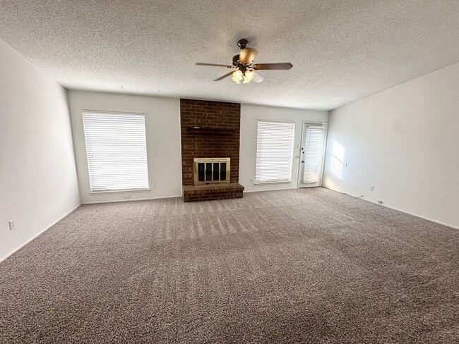 Building Photo - 3 Bed 2 Bath Ready to Rent ASAP