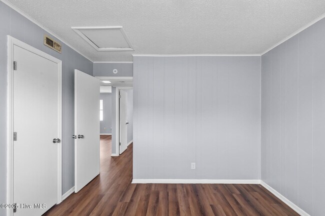 Building Photo - 107 Ravenwood Dr
