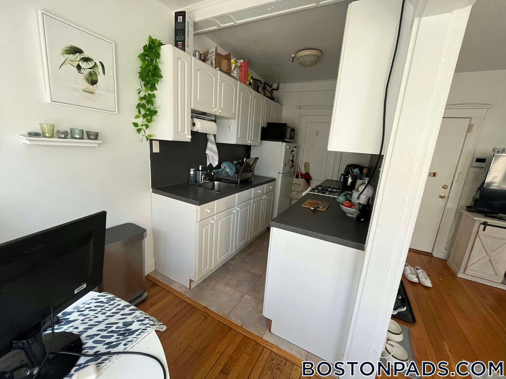 Building Photo - 121 Park Dr