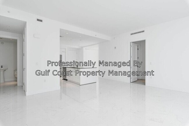 Building Photo - 111 S Pineapple Ave