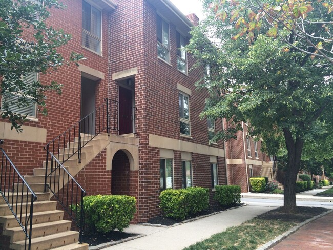 Primary Photo - Bright & Spacious 2BR/2BA Otterbein Condo ...