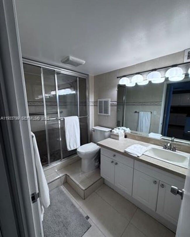 Building Photo - 2301 Collins Ave