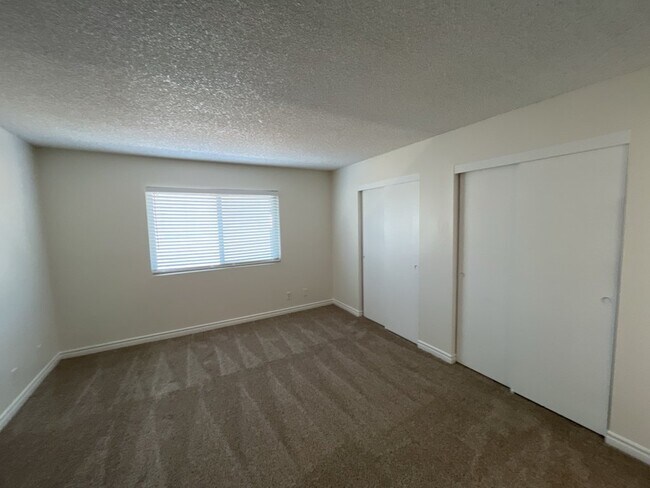Building Photo - 2 bedroom 2 bathroom second level unit centrally located in the El Sol del Pueblo community.