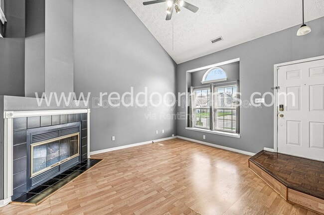 Building Photo - 1522 Lake Point Ln N