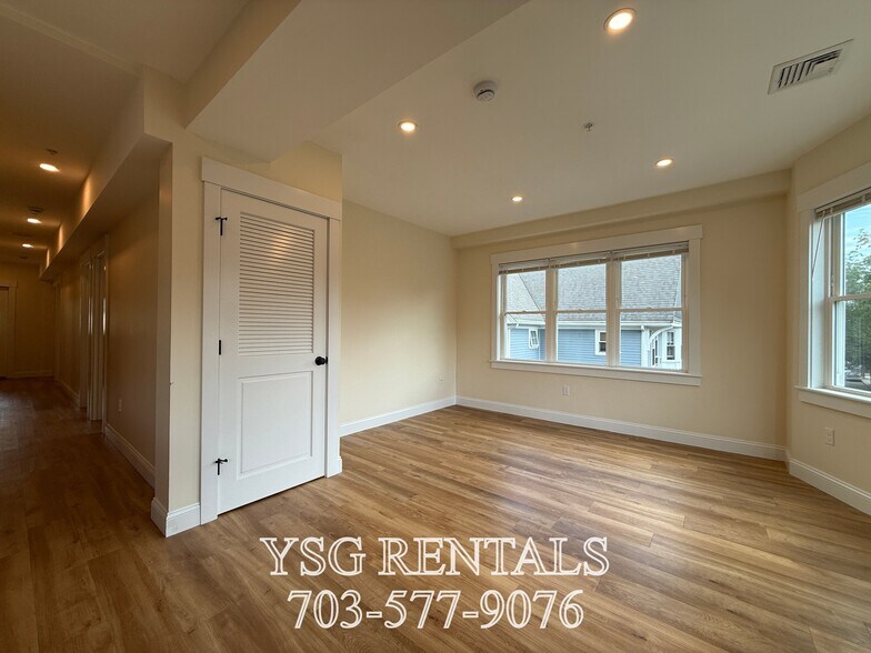 Building Photo - 14 Dorr St