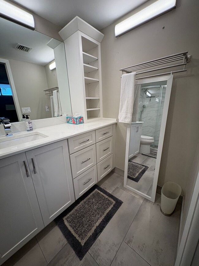 Building Photo - (55+) 1/1.5 WATERFRONT in Circle Bay Yacht Club