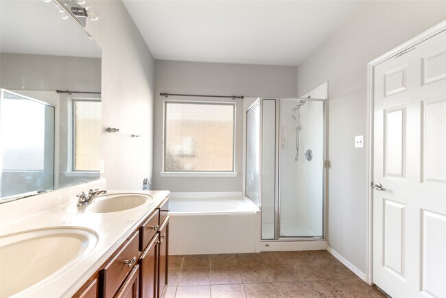 Building Photo - 10414 Whisper Bluff Dr