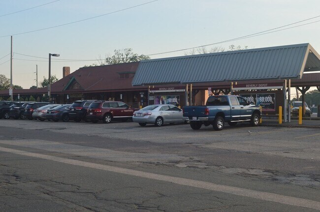 Building Photo - 116-128-128 Rantoul St