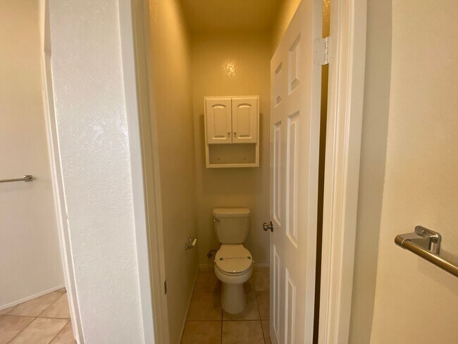 Building Photo - Spacious 3 Bedroom, 2 Bath located in Treasures of Caste Creek Community!