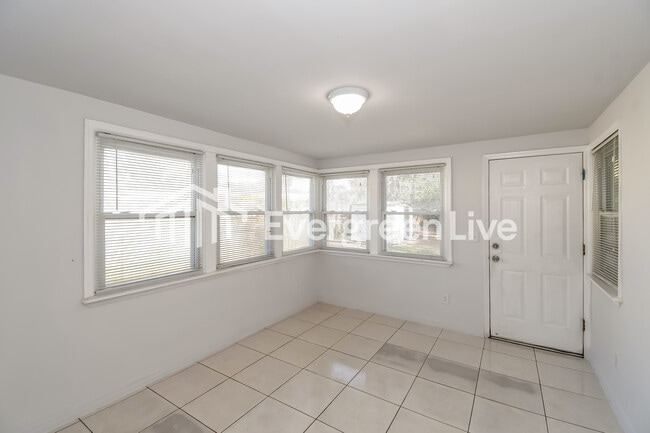 Building Photo - 2835 Belair Rd W