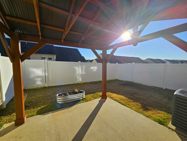 Building Photo - 136 Middleby Way