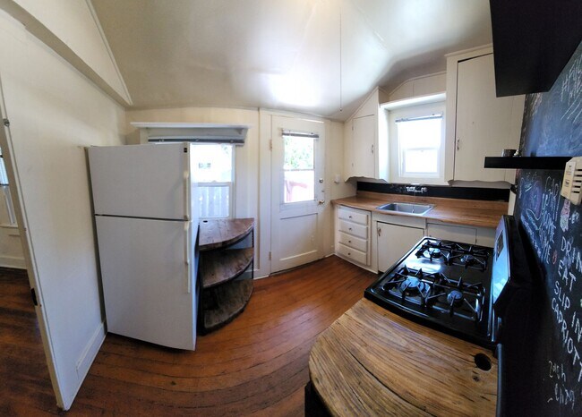 Building Photo - Jeffrey and Foothill Properties