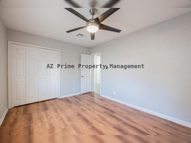 Building Photo - 1619 E Whitton Ave