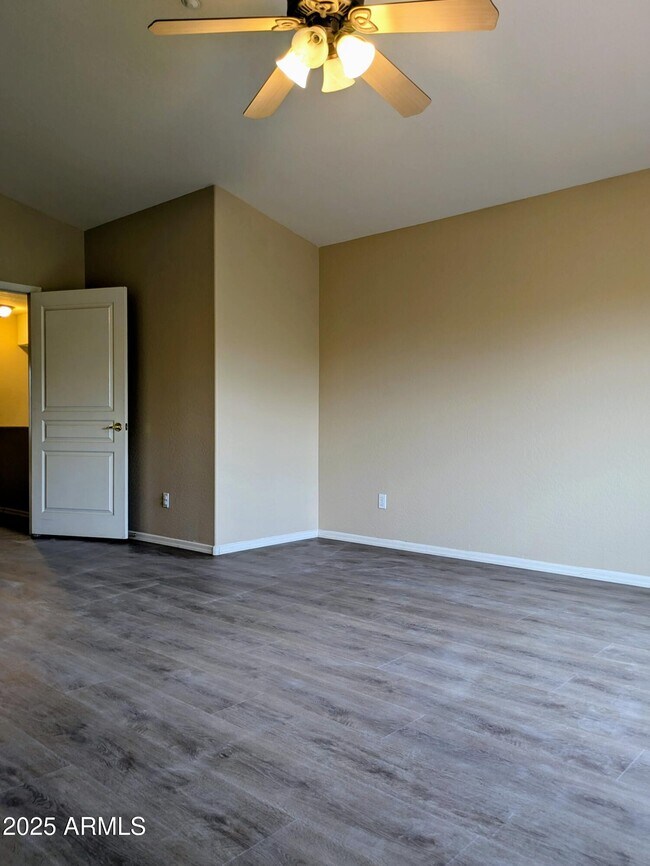 Building Photo - 10399 E Hillery Dr