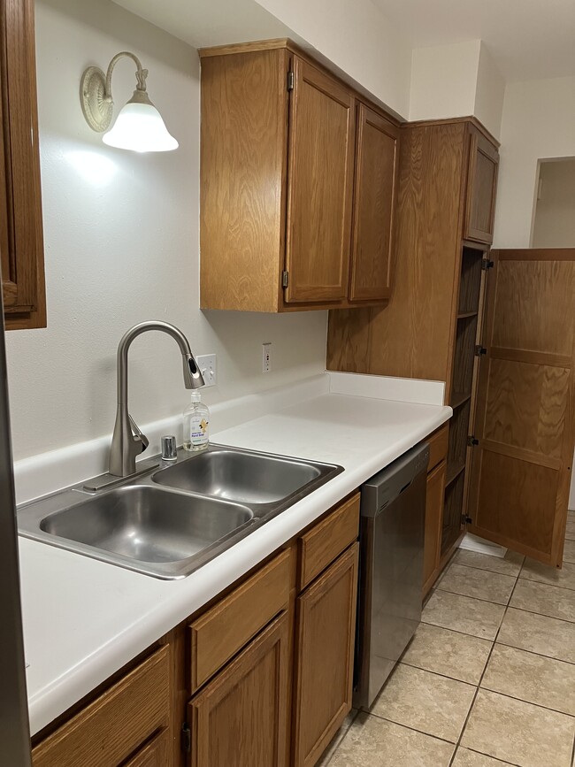 Building Photo - 8632 Golf Creek Dr