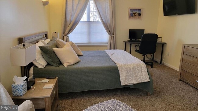 Building Photo - 3300 Sanibel Cir