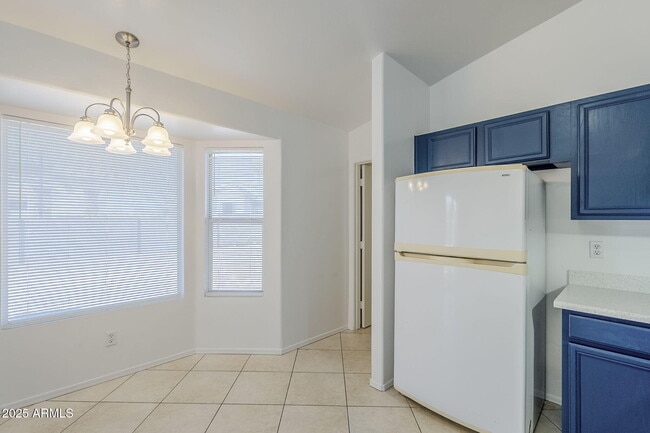 Building Photo - 678 S Silver Dr