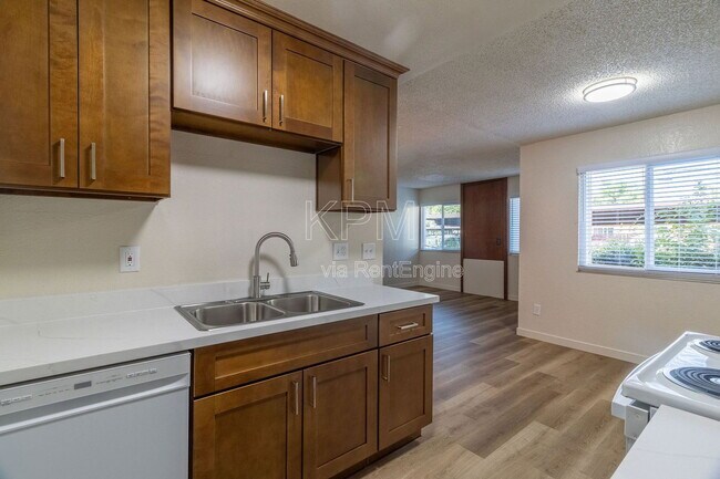 Building Photo - 4332 Pacific Ave