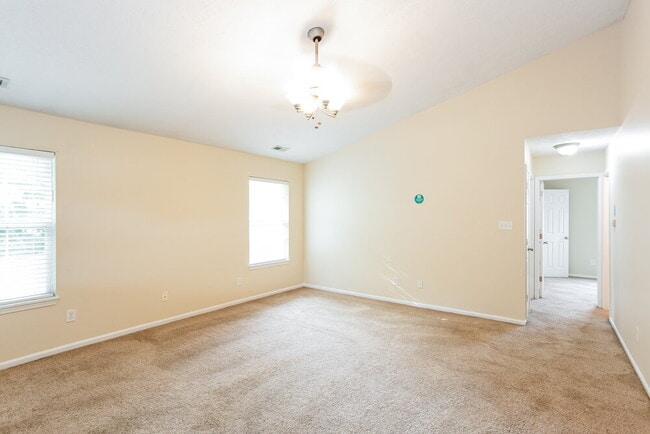 Building Photo - 44 Poplar Ct
