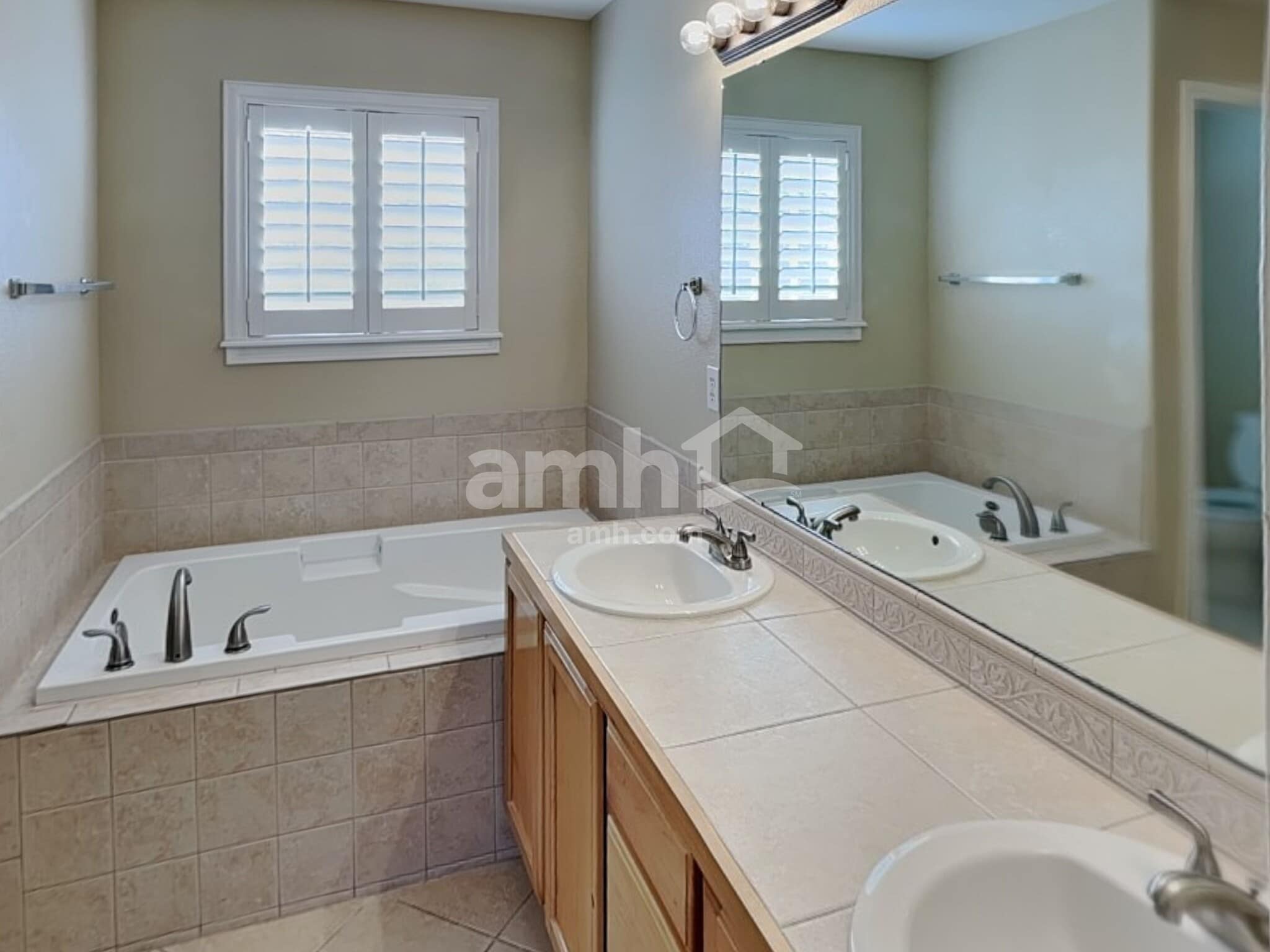 Building Photo - 439 Longspur Dr