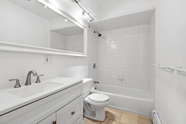 Building Photo - 113 Sussex St