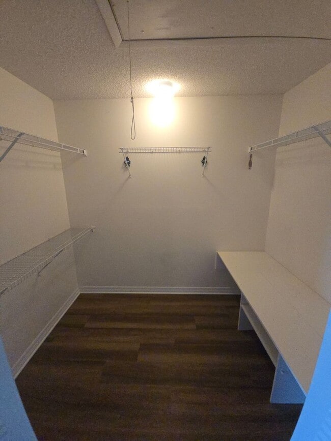 Building Photo - 2 Bedroom 2 Bath Apartment with amenities