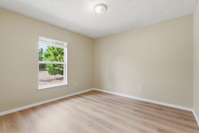 Building Photo - 533 Joseph Cir