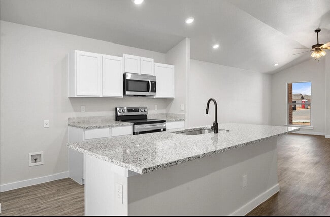 Building Photo - 2162 Langford Ave