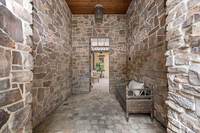 Building Photo - Stunning 4 Bedroom Home in The Shores | Luxury Meets Every Day Comfort