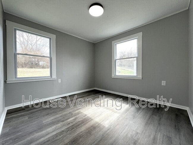 Building Photo - 318 Main Rd