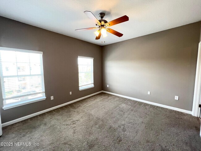 Building Photo - 8210 Green Parrot Rd