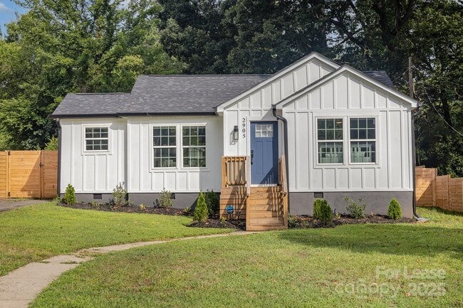 Primary Photo - 2905 Dogwood Ave