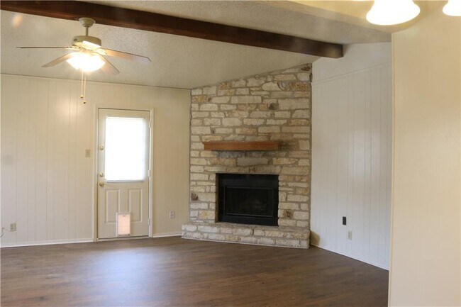 Building Photo - 803 Kimberly St