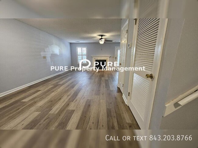 Building Photo - Beautiful 2 Bed 2.5 Bath Available in Char...