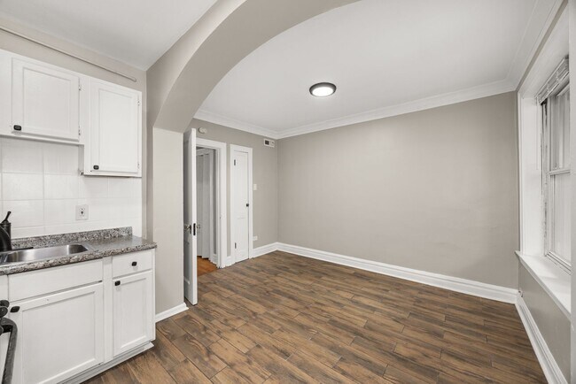 Building Photo - 5041 W 18th St