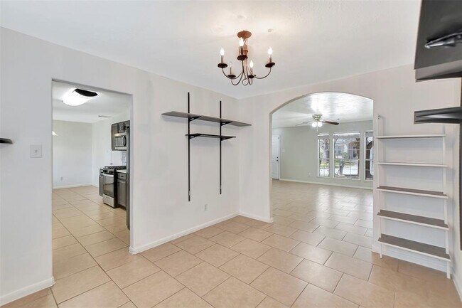 Building Photo - 1811 Adobe Falls Dr