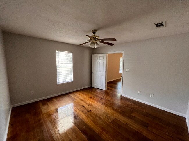 Building Photo - 133 N Ridge Dr