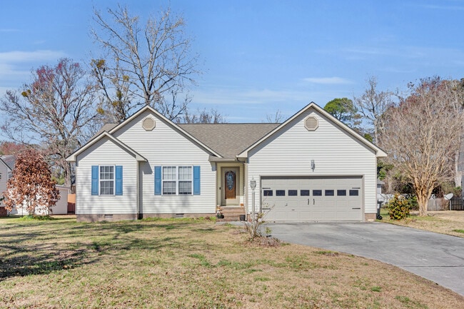 Building Photo - 705 E Hightree Ln