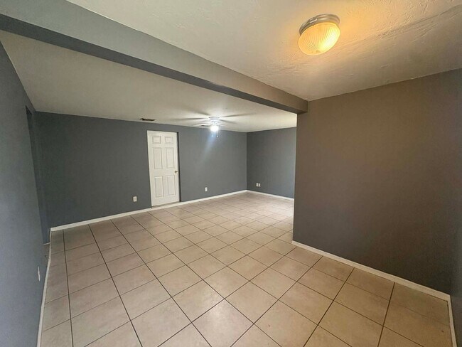 Building Photo - 4 bedroom Single-Family Home Available for Move-In NOW